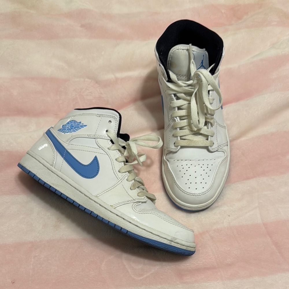 Nike Air Jordan High-Top Sneakers White Blue